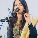 Ketaki Mategaonkar Instagram – One of the most beautiful concerts. It was one the most blissful moments to perform infront of audience full of divine energy. Along with @dnyaneshwar_meshram_offical . Some concerts are just for the soul. 😇🙏🏻🌸

श्रीरामार्पण .
