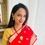 Ketaki Mategaonkar Instagram – Good morning! Pre concert when your mom is all into clicking your pics because you’re wearing her saree🥰! 
A beautiful piece of jewellery by @neelratnajewels 😇. I have developed this new love for jewellery! 🌹🥰