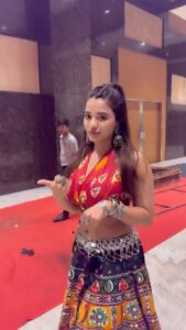 Ketika Sharma Instagram - Coz I find this video cute 🐒 thanks much @rashmitathapa 😘 Also how well has @makeuphairbyrahul done my hair and makeup 🤗🤗 #bestteam