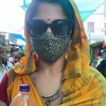 Kinjal Rajpriya Instagram - मेरा इश्क़ मुसाफ़िरी से हैं..इस सफ़र में, कुछ नयें लोगों से मिलीं जो अपनों से थे और कुछ अपनों से मिलीं जो बिलकुल नयें से लगे ! दुनिया में हम जैसे अनेक लोग है- कलाकार, घुमंतू, सूफियाना, सरफ़रोश.. इस गोल दुनिया के रास्ते मेघधनुष से रंगीन है.. मुसाफ़िरों का क़ाफ़िला है और दीवानगी का संगीत✨बहुरत्ना वसुन्धरा ! एक उम्दा artist @pankajsufi को रंग सृति के लिए हार्दिक शुभकामनाएँ 🙏 #Traveller #Witnesser #Rajsamand #Kankroli #Nathdwara #Rajasthan #Wanderluster Rajasthan, India