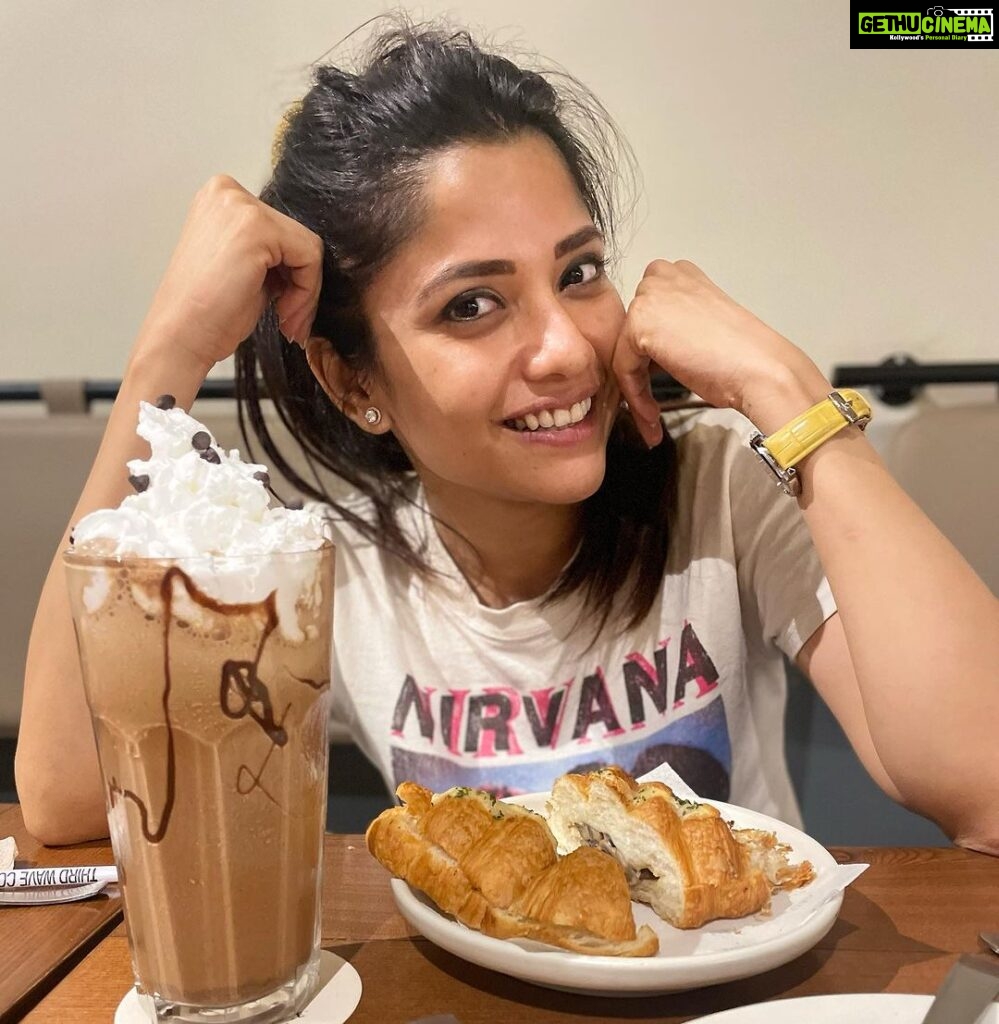 Kinjal Rajpriya Instagram - Voilà !! I do what I love & I love what I do🤘 #Croissant 🥐 #Coffee ☕️ #Bagel 🥯 Bengaluru, India
