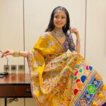 Kinjal Rajpriya Instagram – રાધે તું બડી ભાગીણી, તુને કૌન તપસ્યા કીન 
તીન લોક તારન તરન, સો તેરે આધીન 

આઠમ ના દિવસે સુંદર મજાની પુજા કરી✨Thank you @kalyanjewellers_official family, for the divine experience & for hosting us so wonderfully❤️😇

Outfit by @vastra_by_ps – થેન્ક્સ અ લૉટ.. લાગતી તી હં પાક્કી ગુજરાતણ 😃