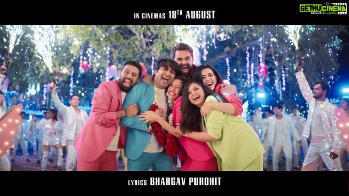Kinjal Rajpriya Instagram - આવી ગયા રે વાદળ, આવી ગયો રે શ્રાવણ, મોરલીયો બોલે જો ને ત્યાં... ટેહુંક! “Tehunk” song out now! Music @kedarandbhargav ( @dr.kedar and @bhargav_purohit) Singers @adityagadhviofficial and @bhargav_purohit Lyrics @bhargav_purohit Choreography @krunalsoni2468 Starring @actoryash @malhar028 @mitragadhvi @esharkansara @kinjalrajpriya @tarjanee_official 3 EKKA releasing on 18th August! Produced by @anandpandit and @vaishalshah7 Directed by @rajesh_filmcrafting Written by @parth__85 and @chetandaiya Creative director @parth__85 Distribution by : @vandanshah1981 @anandpanditmotionpictures @jannockfilmsllp @jojoapp.in #3Ekka #TronEkka #Tehunk