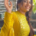 Kinjal Rajpriya Instagram - किसिकी ज़िंदगी में होना, बातों में या फिर ख़्वाब और ख़यालों में होना सरल है..और क्षणिक भी.. लेकिन अगर आप किसिकी प्रार्थनाओं में हैं, तो आप अमर है ✨ ज़िंदगी से बड़ी है प्रार्थना 🙏 #EkRaahi 👣 👗 by @asopalav