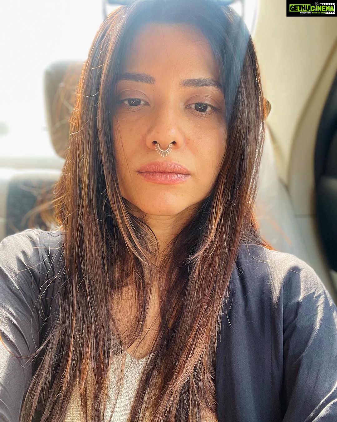Kinjal Rajpriya Instagram - Yes i am worn out, tired, stressed, worked up.. but the real challenge of my job is to pretend to be in a pink of health all the time. Sometimes, it’s okay to be not okay, but it’s difficult to look all okay when you’re not okay ! ફક્ત શરીર નીજ નઇ પણ મનની તબિયત ને પણ સાચવવી પડે. રોજ સવારે હસ્તા મોઢે ઉઠી, આપણી જવાબદારીઓ નિભાવવી પડે. જે કમિટમેન્ટ્સ લીધા હોય એ પૂરા કરવા પડે. #Yoga is one practice I perform to find the peace in chaos! It helps my mental, physical & emotional health 🧘♀️ P.S- I share a lot of food that goes in my stomach, so why not share the food that I consume for my being ! #RealSide on #InternationalYogaDay