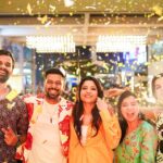 Kinjal Rajpriya Instagram – आज यह सभी मंच पर होकर सोचती हूँ कि आज़ादी क्या है !! एक विचार, एक स्वप्न से शुरुआत की थी..आज लाखों की उम्मीद हूँ..उनका प्रेम, उनका आदर हूँ! आज़ादी यूँ ही नहीं मिलती, उसे कमानी पड़ती है…मेहनत, लगन और ईमानदारी से ✨आशा करती हूँ आप और हम, आज़ाद रहे आबाद रहे 🙏
#IndependenceDay #2023 #3Ekka #25thaugust