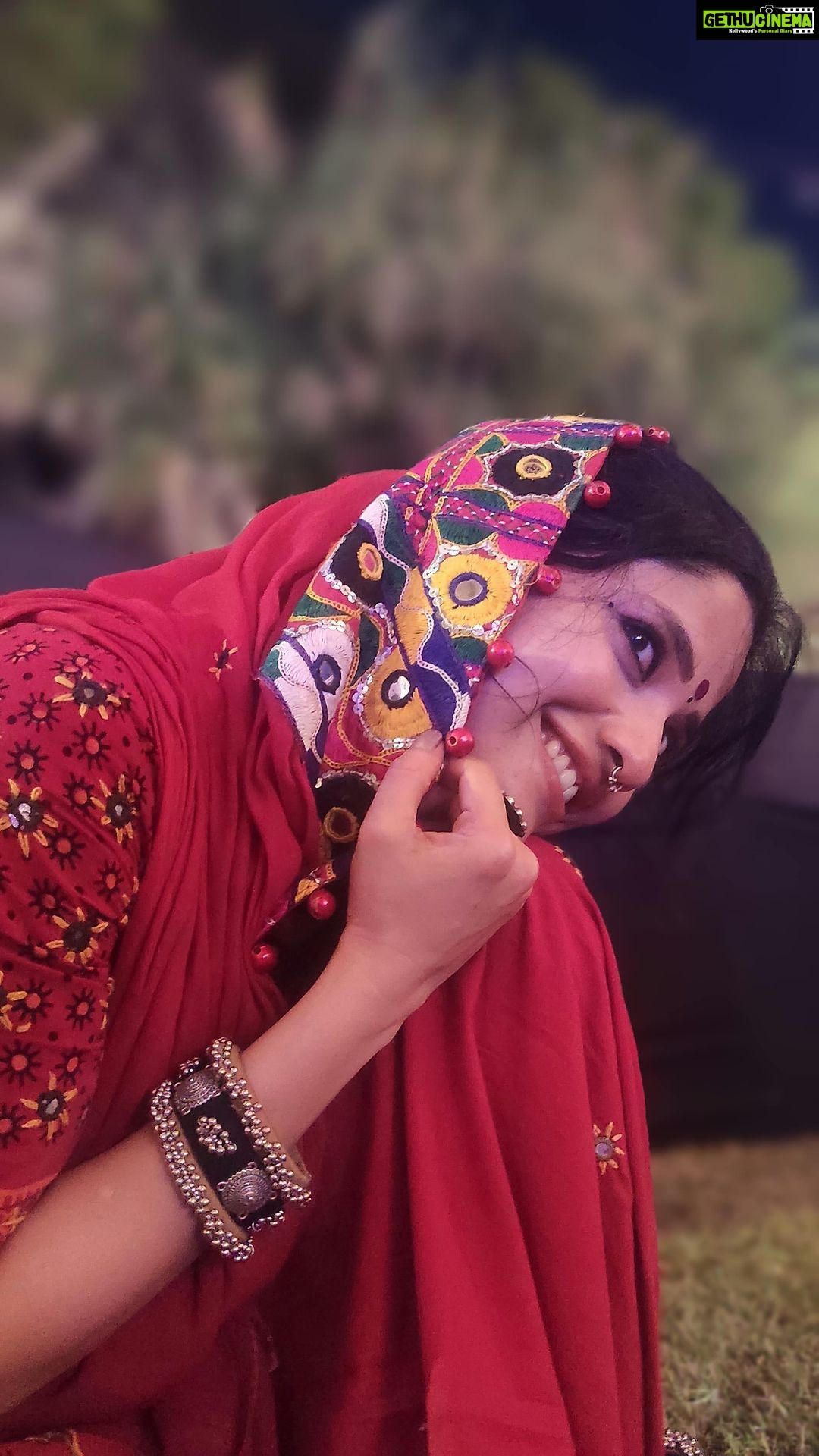 Kinjal Rajpriya - 59.6K Likes - પહેલા નોરતે જમાવટ ✨
શરૂ હવે..આખા instagram પર ગરબે ગરબા જોવા મળશે, મહીના સુધી.. દિવાળી આવે ત્યાં સુધી #Navratri2023 ના ટેગથી ચાલવાનું બધુ, જોઇ લેજો !
તમેય પાછા ના પડતા.. એ હાલો 💃
📸 Papped by @minglewithstar
