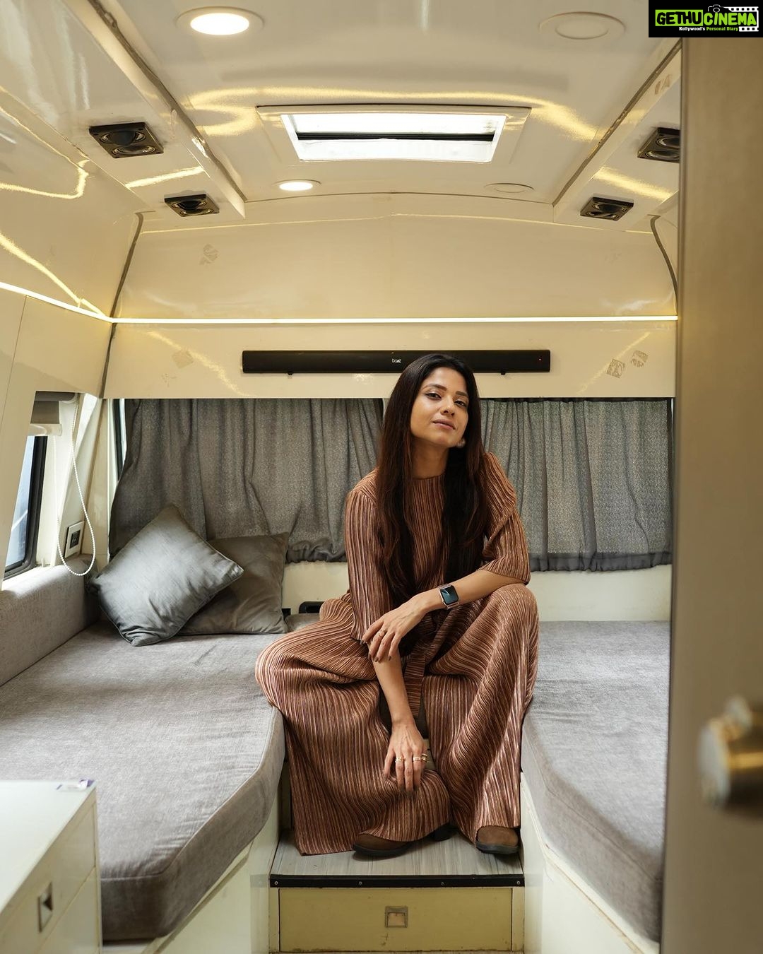 Kinjal Rajpriya Instagram - Shots from #Day1 of promoting #3Ekka We’ve reached the fortnight (2 weeks) since we began the promotions & how !! Thank you so much for the immense LOVE, you all have showered! In my #Vahn I wonder that everything is miracle ✨ #Caravan #VanityDiaries Styled by @ishhaa_nagar @rudradave33 Outfit by @crimpindia 📸 @thedepthsoffield_