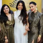 Kinjal Rajpriya Instagram - Candids from the #Tehunk launch-day 🤍 All Real-Captures because I forgot to pose in excitement of the song release😃 With my benpaniyo @tarjanee_official @esharkansara #3Ekka #18thAugust #Promotion dhamaal begins soon 🤩 stay tuned. Outfit : @houseoffett Styled by: @ishhaa_nagar @rudradave33 Thank you for matching my simple style statement 🫶 #WhiteIsLove