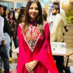 Kinjal Rajpriya Instagram – What is that is ? Sailing with Flow 🤷‍♀️

👗@vastra_designer