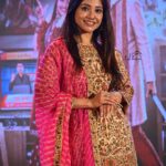 Kinjal Rajpriya Instagram – Ghani Khamma 🙏
🎧Jukebox from our film #VarPadharavoSaavdhan now streaming on all platforms 🤓

Flavour of Gujarat in Karnataka:
Outfit by @asopalav 
Clicked by @click_basya