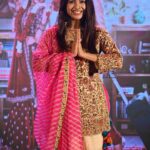 Kinjal Rajpriya Instagram - Ghani Khamma 🙏 🎧Jukebox from our film #VarPadharavoSaavdhan now streaming on all platforms 🤓 Flavour of Gujarat in Karnataka: Outfit by @asopalav Clicked by @click_basya