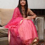 Kinjal Rajpriya Instagram – Ghani Khamma 🙏
🎧Jukebox from our film #VarPadharavoSaavdhan now streaming on all platforms 🤓

Flavour of Gujarat in Karnataka:
Outfit by @asopalav 
Clicked by @click_basya