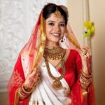 Kinjal Rajpriya Instagram – Walking with Kalyan Jewellers has created so many beautiful moments of living the most precious emotions of our culture..A journey that is a perfect blend of trust, respect & the cultural values. Together we wish you happiness & prosperity this festive season ✨ Happy Deepavali 🪔 in advance ! 

Do check out our beautiful festive collection at @kalyanjewellers_official ✨
#HappyDiwali #KalyanJewellers #KinjalRajpriya #Love ❤️