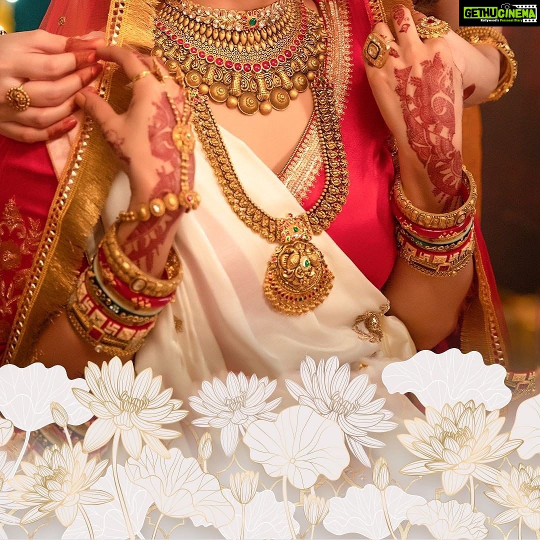 Kinjal Rajpriya Instagram - Walking with Kalyan Jewellers has created so many beautiful moments of living the most precious emotions of our culture..A journey that is a perfect blend of trust, respect & the cultural values. Together we wish you happiness & prosperity this festive season ✨ Happy Deepavali 🪔 in advance ! Do check out our beautiful festive collection at @kalyanjewellers_official ✨ #HappyDiwali #KalyanJewellers #KinjalRajpriya #Love ❤️