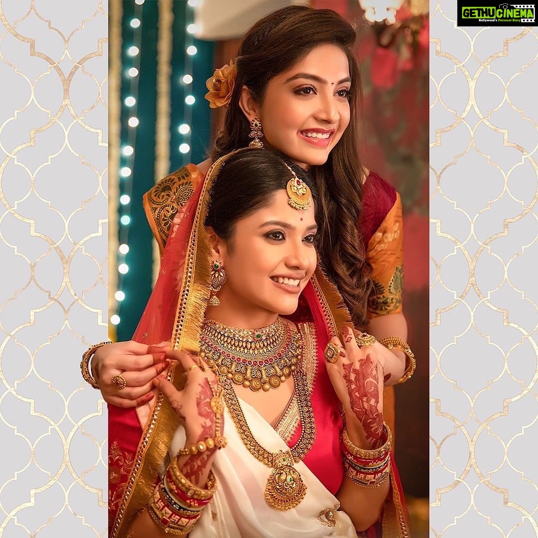 Kinjal Rajpriya Instagram - Walking with Kalyan Jewellers has created so many beautiful moments of living the most precious emotions of our culture..A journey that is a perfect blend of trust, respect & the cultural values. Together we wish you happiness & prosperity this festive season ✨ Happy Deepavali 🪔 in advance ! Do check out our beautiful festive collection at @kalyanjewellers_official ✨ #HappyDiwali #KalyanJewellers #KinjalRajpriya #Love ❤️