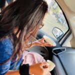 Kinjal Rajpriya Instagram - ચા નો ટાઇમ થ્યો નઇ ? ગુજરાતી ઘરો માં રોજેરોજ સંભળાતું વાક્ય 👌 દેશી વાઇબ્ઝ are best vibes✌🏼#WeRockMan #And #WeAreTheBest 😃