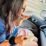 Kinjal Rajpriya Instagram - ચા નો ટાઇમ થ્યો નઇ ? ગુજરાતી ઘરો માં રોજેરોજ સંભળાતું વાક્ય 👌 દેશી વાઇબ્ઝ are best vibes✌🏼#WeRockMan #And #WeAreTheBest 😃