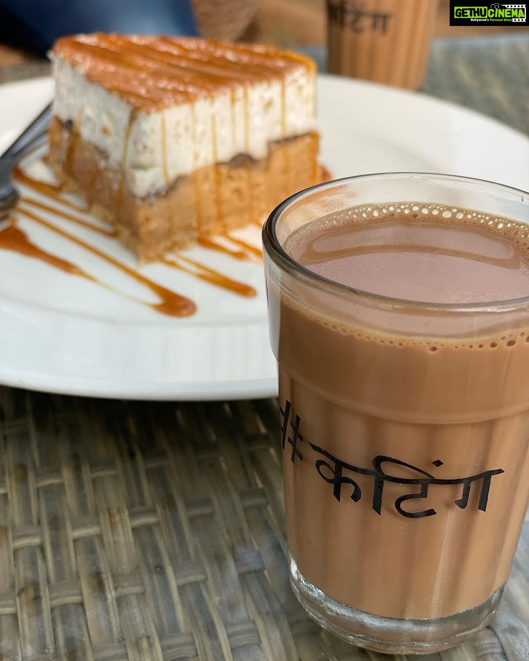 Kinjal Rajpriya Instagram - ચા નો ટાઇમ થ્યો નઇ ? ગુજરાતી ઘરો માં રોજેરોજ સંભળાતું વાક્ય 👌 દેશી વાઇબ્ઝ are best vibes✌🏼#WeRockMan #And #WeAreTheBest 😃