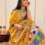 Kinjal Rajpriya Instagram – રાધે તું બડી ભાગીણી, તુને કૌન તપસ્યા કીન 
તીન લોક તારન તરન, સો તેરે આધીન 

આઠમ ના દિવસે સુંદર મજાની પુજા કરી✨Thank you @kalyanjewellers_official family, for the divine experience & for hosting us so wonderfully❤️😇

Outfit by @vastra_by_ps – થેન્ક્સ અ લૉટ.. લાગતી તી હં પાક્કી ગુજરાતણ 😃