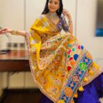 Kinjal Rajpriya Instagram - રાધે તું બડી ભાગીણી, તુને કૌન તપસ્યા કીન તીન લોક તારન તરન, સો તેરે આધીન આઠમ ના દિવસે સુંદર મજાની પુજા કરી✨Thank you @kalyanjewellers_official family, for the divine experience & for hosting us so wonderfully❤️😇 Outfit by @vastra_by_ps - થેન્ક્સ અ લૉટ.. લાગતી તી હં પાક્કી ગુજરાતણ 😃