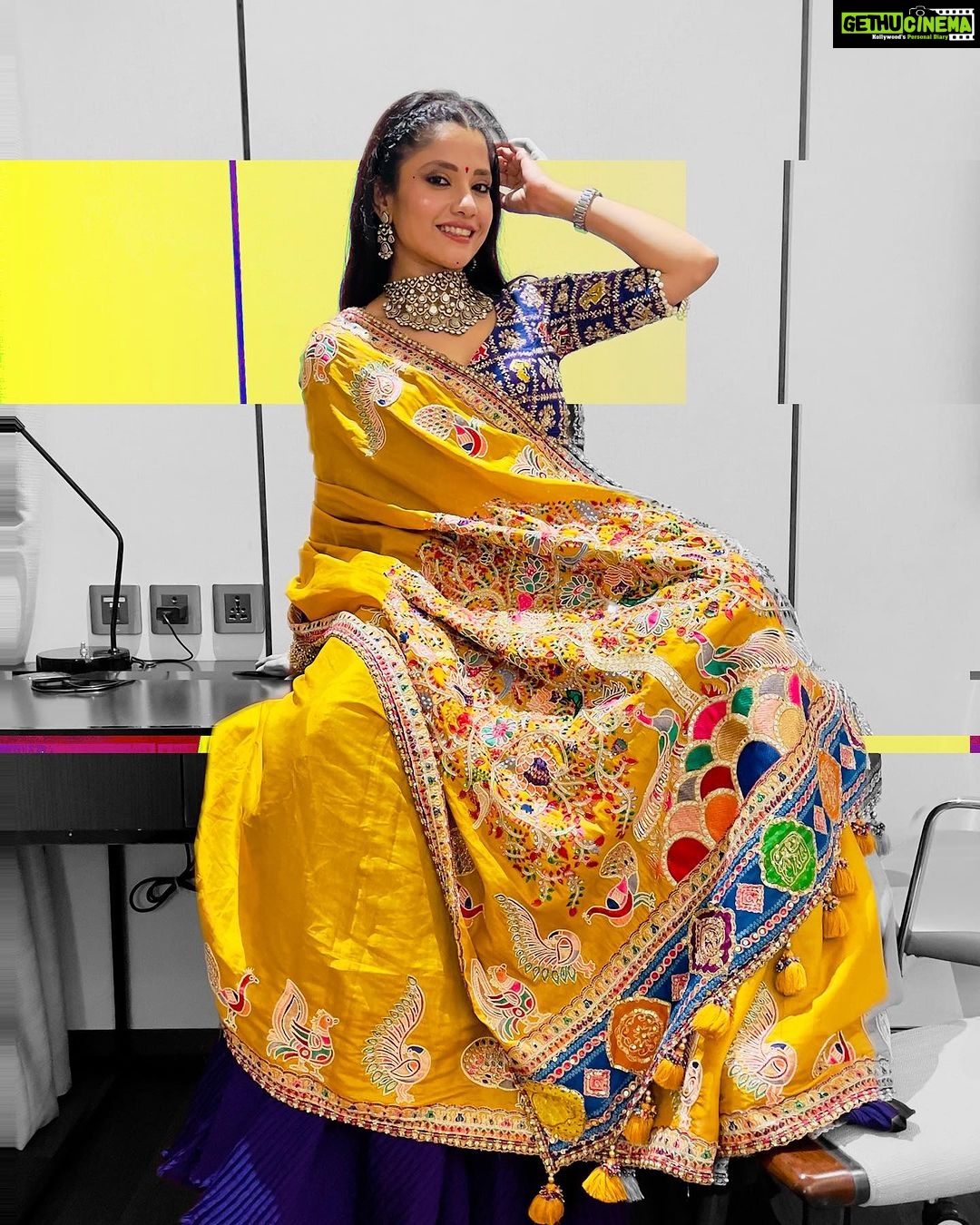Kinjal Rajpriya Instagram - રાધે તું બડી ભાગીણી, તુને કૌન તપસ્યા કીન તીન લોક તારન તરન, સો તેરે આધીન આઠમ ના દિવસે સુંદર મજાની પુજા કરી✨Thank you @kalyanjewellers_official family, for the divine experience & for hosting us so wonderfully❤️😇 Outfit by @vastra_by_ps - થેન્ક્સ અ લૉટ.. લાગતી તી હં પાક્કી ગુજરાતણ 😃