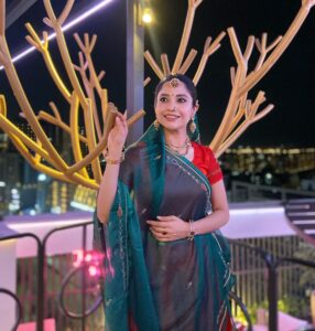 Kinjal Rajpriya Instagram - જય માતાજી🙏 આજ રાજકોટના આંગણે ✨
Event Ready 😃

#Navratri2023 #Day5