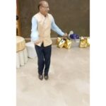 Kirti Kulhari Instagram - I owe my #dancingskills .. oops #jumpingskills to my dearest #dad #retiredcommander #krkulhari 😍🤪😂🥰❤️and singing this beautiful song beautifully is #retiredcommander #mrsharma uncle 😍🤗❤️ My dad with his batchmates in #insvalsura ❤️ They were all together there more than 45 years back.. time flies and how.. they all met with their #betterhalves to celebrate life and #relive #oldtimes .. #godblessyouall 💗