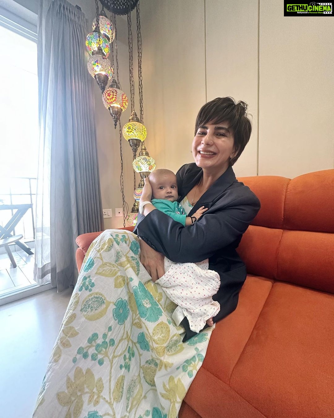Kirti Kulhari Instagram - Introducing my newest and youngest nephew to the world ❤️ our very own #Zoe’s younger brother .. #REYAN welcome to the world.. May you see the world in all its glory and beauty 🫶 #godblessyou 🤗