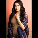 Kirti Kulhari Instagram - #koka 🤭 Wearing: @raw_mango Jewellery: @amrapalijewels Heels: @oceedeeshoes Styling: @shivangiishrivastav @tryambakam_shivangishrivasta Assisted by: @_rashmichandak Hair: @alistan_fernandes Makeup: @nishaa.guptaa Photography: @abhidhanirvanasharma @shivangaze Studio: @dreamfactorystudio2022