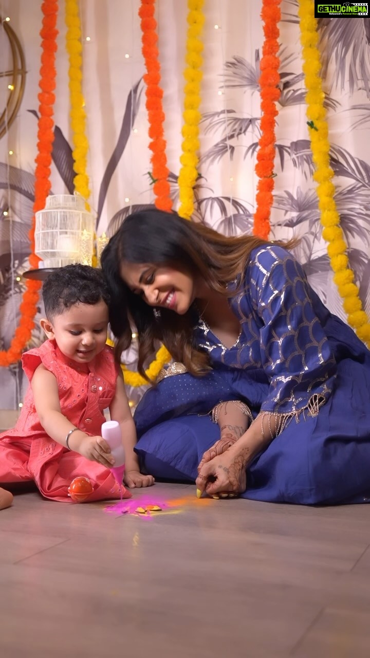 Kishwer Merchant Instagram - As a mother, my ultimate joy lies in that cute, wide smile and his lil mischiefs. Smile that comes when he dresses in the festivals, his mischiefs and creativity with the rangoli colors, smile that decorates my house more than the diyas ...... and KinderJoy makes his smile even more joyous! @kinderind Make your kid’s Diwali even more joyous with #BacchonKaPerfectGift KinderJoy! #kinder #kinderjoy #reelsviralinstagram #trendingreels #momandson #surpriseforthisdiwali #Diwali surprise #diwali2023
