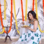 Kishwer Merchant Instagram – Chand bhi hai Deewana Mera ✨

Outfit @whysobluelove