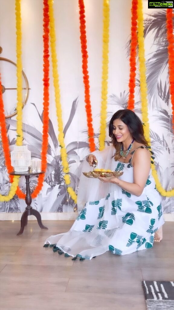 Kishwer Merchant Instagram - Chand bhi hai Deewana Mera ✨ Outfit @whysobluelove