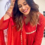 Kishwer Merchant Instagram - Sindoor, Chooda, Mehndi ...The one day when I dress up for him and for the wedding that happened almost 7 years back , always special 🫰❤️🫶✨ Happy Karwachauth Everyone 🫶✨