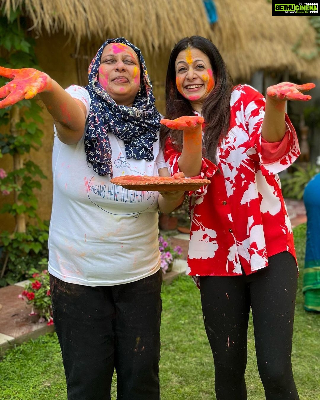 Koel Mallick Instagram - Spreading love & laughter….Holi haiiiii !!!!!!💕💕💕💕💕 #happyholi #colours #vibrant #love #life #koelকথা