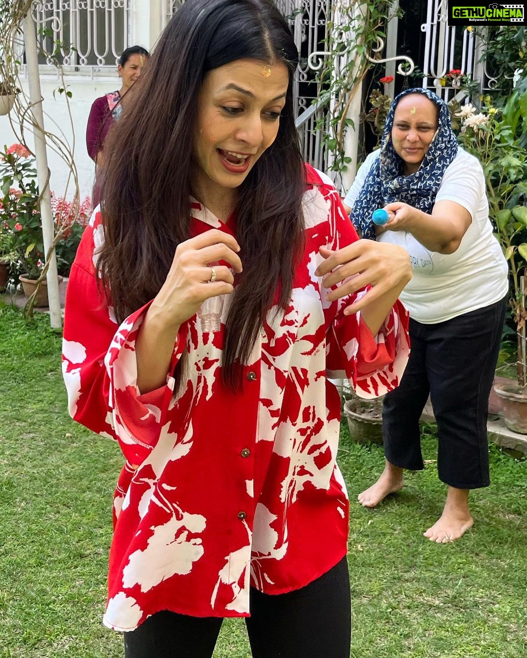Koel Mallick Instagram - Spreading love & laughter….Holi haiiiii !!!!!!💕💕💕💕💕 #happyholi #colours #vibrant #love #life #koelকথা