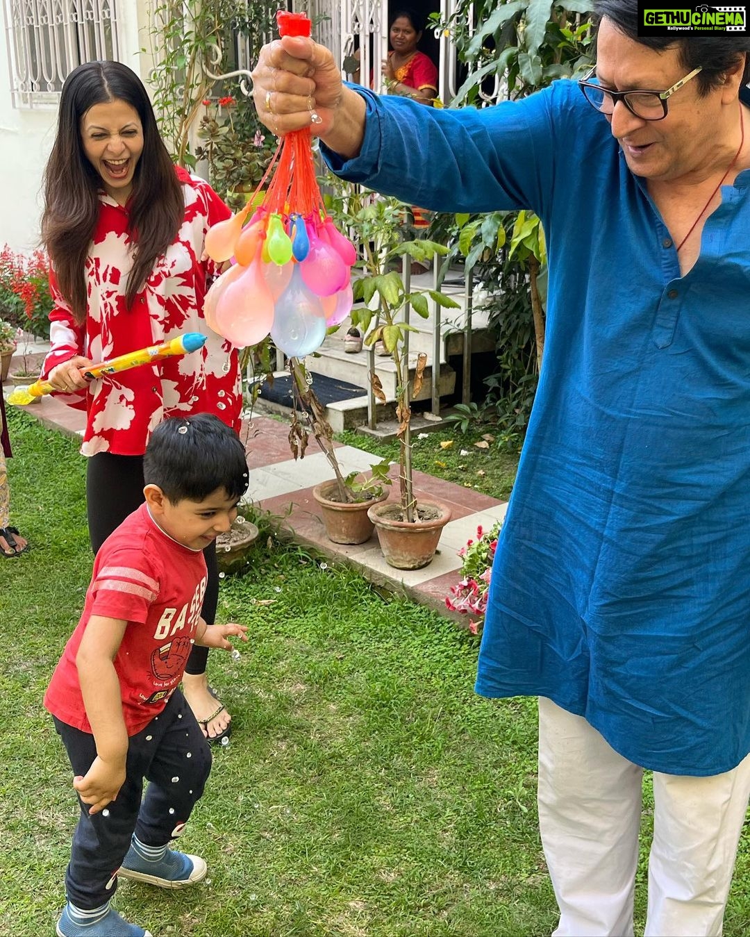 Koel Mallick Instagram - Spreading love & laughter….Holi haiiiii !!!!!!💕💕💕💕💕 #happyholi #colours #vibrant #love #life #koelকথা