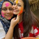 Koel Mallick Instagram - Wishing all a very happy & safe Holi!!!! Smearing all with রঙ may life be painted with the most vibrant colours!!!! 😛🥰😍🤗 … as the madness continues the next lot of crazy pictures with bachha gang coming soon… Pic courtesy: 📷 @nispalsingh ( who chooses to be behind lens always🤪😝) #happyholi #holi #holihai #love #colours #crazy #life #koelকথা