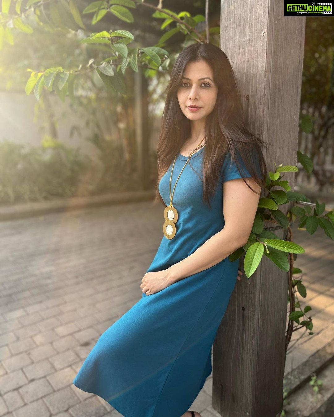 Koel Mallick Instagram - 🫶Only while posting pictures that I noticed that the little girl in the pendant seemed to have shied away…finally convinced her for a hello! 😍 thank you @radhikasinghi1 for such a beautifully handmade neckpiece !🤗 #sundayvibes #positivity #love #happiness #life #koelকথা