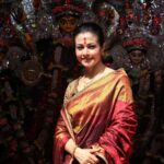 Koel Mallick Instagram - মহা নবমীর শুভেচ্ছা🙏 #pujovibes #pujo2022 #durgapuja2022 #love #happiness #koelকথা Bhawanipore Mallick Bari