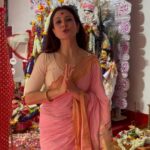 Koel Mallick Instagram - মহাসপ্তমীর শুভেচ্ছা সবাইকে! 😊🙏 #pujo2022 #pujovibes #durgapujo #prayers #happiness #koelকথা Bhawanipore Mallick Bari