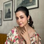 Koel Mallick Instagram - It was a pleasure to be present amongst all of you! Thank you Manindra Chandra College for such a warm welcome! #jongolemitinmashi #pujo2023 #thispuja