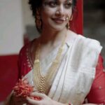 Koel Mallick Instagram - 💫✨💫✨ #pujovibes #pujo2022 #durgapujo #happiness #positivity #smile #koelকথা Bhawanipore Mallick Bari
