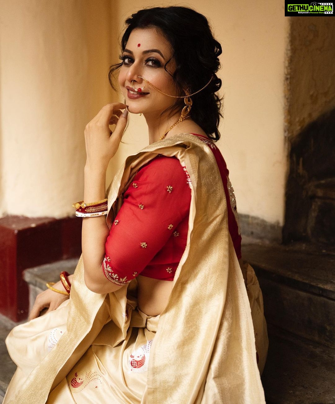 Koel Mallick Instagram - … 💫✨💫✨ #love #happiness #blessings #life #celebration #koelকথা 💕 Bhawanipore Mallick Bari