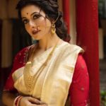 Koel Mallick Instagram - As we strike the dates on the calendar & eagerly wait for MA to arrive … ar kichhudiner opekhha…🙏 #bliss #happiness #love #blessings #life #koelকথা Bhawanipore Mallick Bari