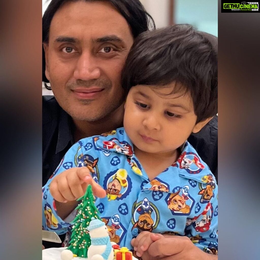 Koel Mallick Instagram - Wishing the most adorable dads a veeeery Happy Father’s Day! ….. & goes without saying ….. aaaallll 365 days!!!!🤗❤️💐🥳😍 #happiness #sunshine #love #lifeline #fathersday #instahappy #koelকথা