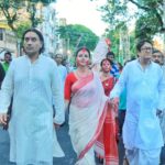 Koel Mallick Instagram - শুভ বিজয়া...বড়দের আমার প্রণাম, ছোটদের অনেক ভালোবাসা! সুস্থ থাকুন...সুখে থাকুন, শান্তিতে থাকুন...ভালো থাকুন...সকলকে ভালো রাখুন...🙏 #bijoyadashami #durgapujo2022 #pujovibes #blessings #love #happiness #koelকথা Bhawanipore Mallick Bari