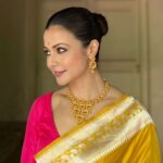 Koel Mallick Instagram - শুভ মহাষষ্ঠীর শুভেচ্ছা 🙏 #durgapujo #pujo2022 #pujovibes #happiness #smile #koelকথা Bhawanipore Mallick Bari