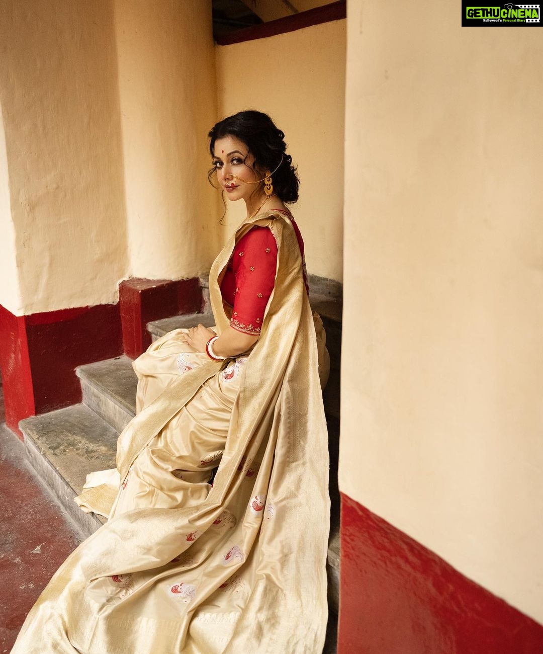 Koel Mallick Instagram - … 💫✨💫✨ #love #happiness #blessings #life #celebration #koelকথা 💕 Bhawanipore Mallick Bari