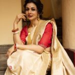 Koel Mallick Instagram – As we strike the dates on the calendar & eagerly wait for MA to arrive … ar kichhudiner opekhha…🙏
#bliss #happiness #love #blessings #life #koelকথা Bhawanipore Mallick Bari